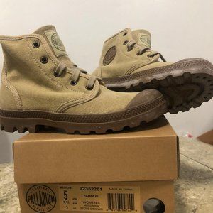 NWB PALLADIUM WOMEN SHOE Pampa Hi